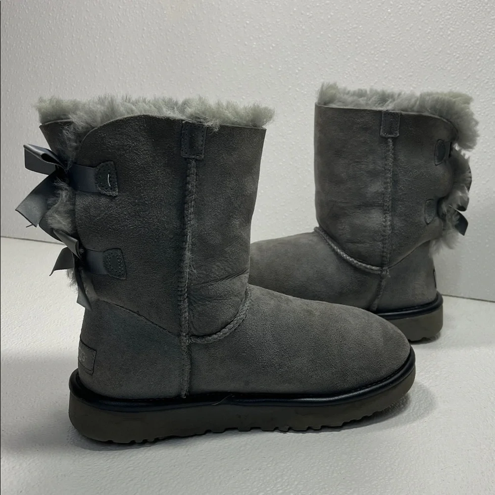 UGG Women’s Bailey Bow Warm Stylish Winter Boot Size 7 1019034